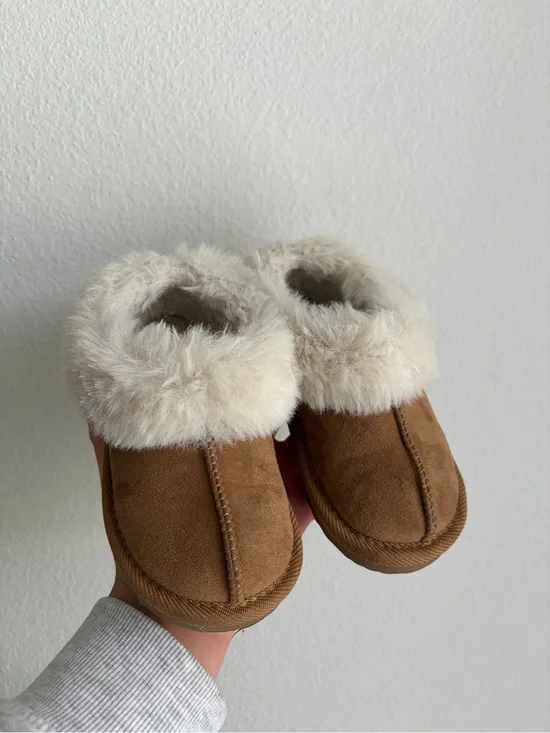 Cat & Jack Brown Faux Fur Trim Kids Slipper