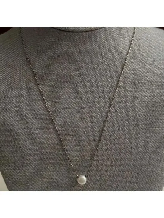 Vintage Silver necklace with one small pearl