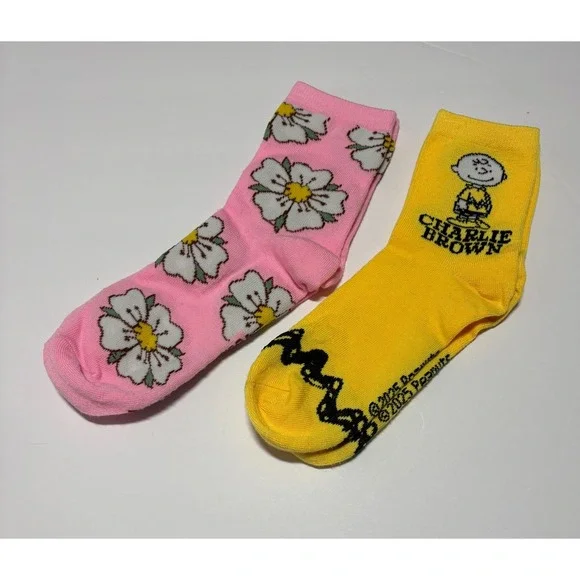 Peanuts Charlie Brown and Floral Pink Yellow Crew Socks 2 Pack Kids Size‎ 9-12