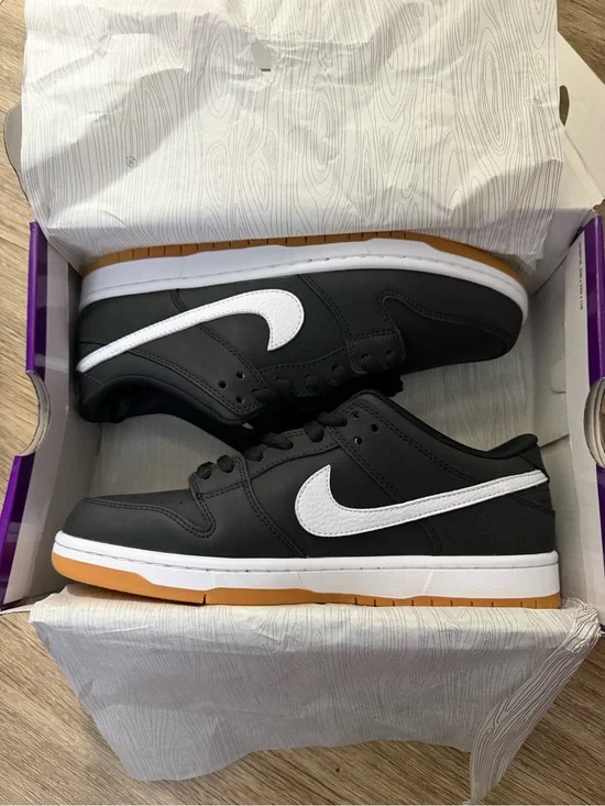 Nike Mens Black, White & Gum Low-Top Sneakers