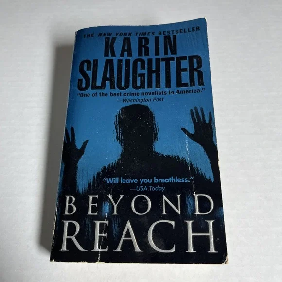 Beyond Reach: A Novel‎ (Grant County) - Mass Market Paperback - GOOD