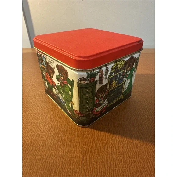 Vintage Christmas Bears Cooking In Kitchen  Tin, 3.5