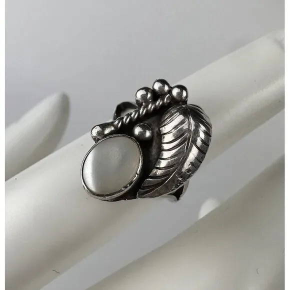 VTG Old Pawn Navajo‎ Ring Size 4.5 MOP Shell Cab Feather Sterling Silver 3.4g