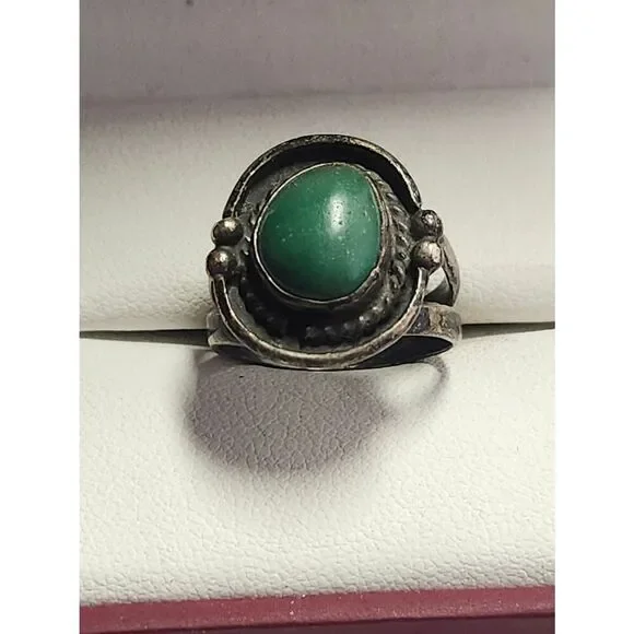 Vintage Green Stone Sterling Silver Ring Size 6.25