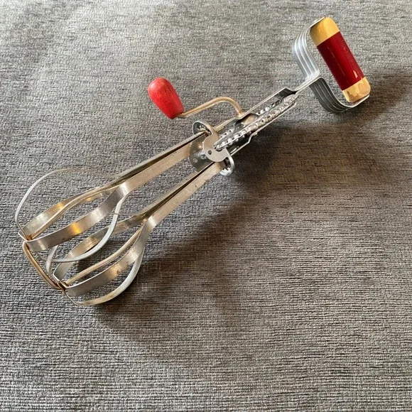 Vintage A&J EKCO Speed Hand Crank Egg Beater Whisk Kitchen Tool Red Wood Handles