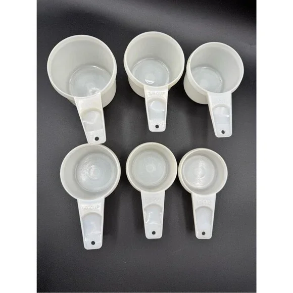 Set of 6 Tupperware Speckled White Measuring Cups