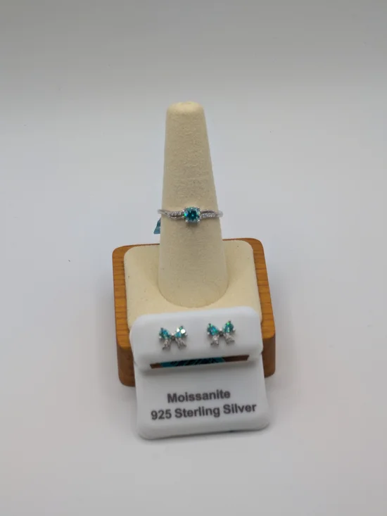 NWT Sterling Silver Teal Peridot Moissanite Ring & Bow Earrings Set VVS 1.19CTW