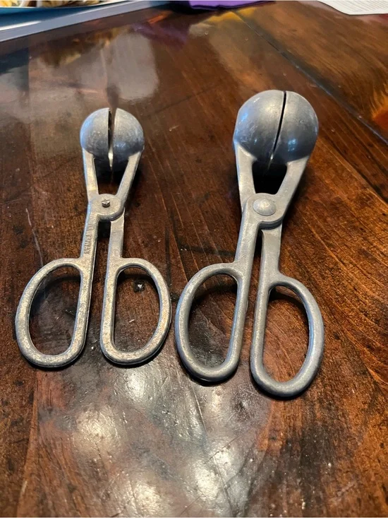 Vintage cast aluminum scissor style Kitchen tools  - Unknown Brand