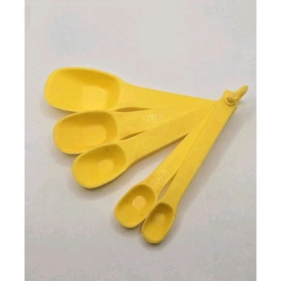Vintage Yellow Nesting Measuring Spoons w/Ring  Set Of 5