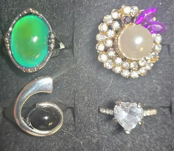 Womens Rings 4 Pc Lot Size 7.75 7 3/4 Mood Heart Abstract Rhinestones