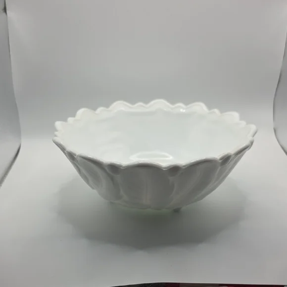 Milk Glass Indiana Glass White Scalloped Bowl. Vintage