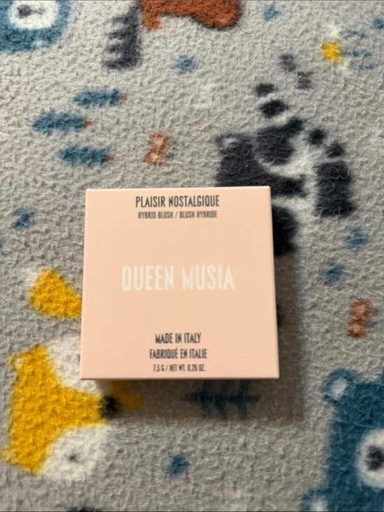 Queen musia powder blush