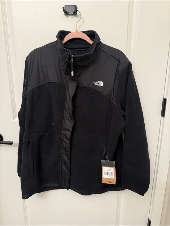 The North Face Men's Black Fleece Jacket with Wind-Resistant Panels NWT