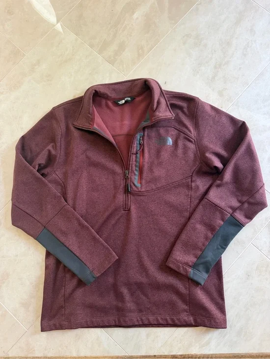 The North Face Men's Burgundy Half-Zip Fleece Pullover