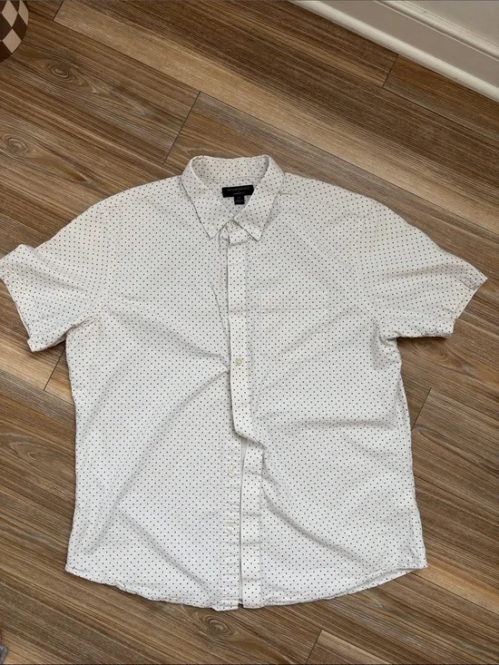 Banana Republic Off White Short Sleeve Button Down. Burgundy and blue dots.