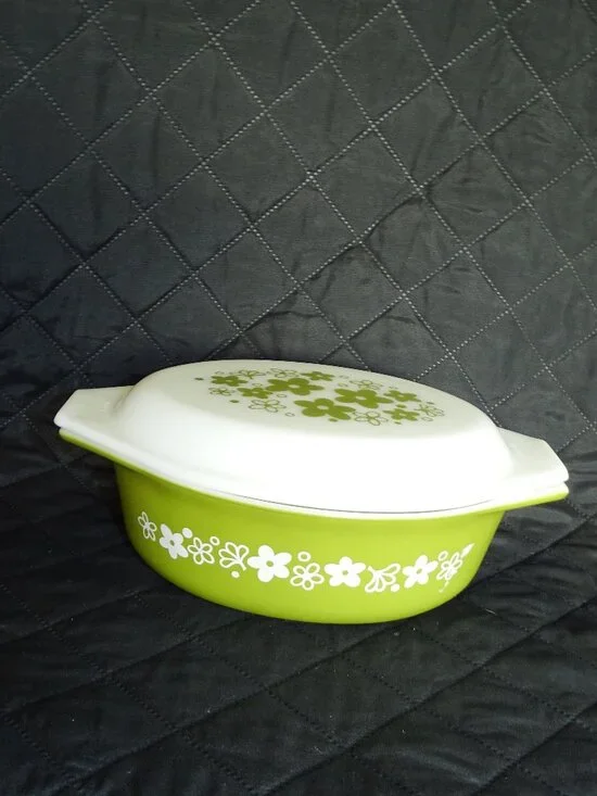 Avocado and White 1 1/2 Quart Pyrex Covered Oval Serving Dish  Never Used