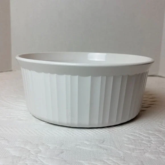 CorningWare French White F-1-B 2.5 Liter Round Casserole Dish Made in USA
