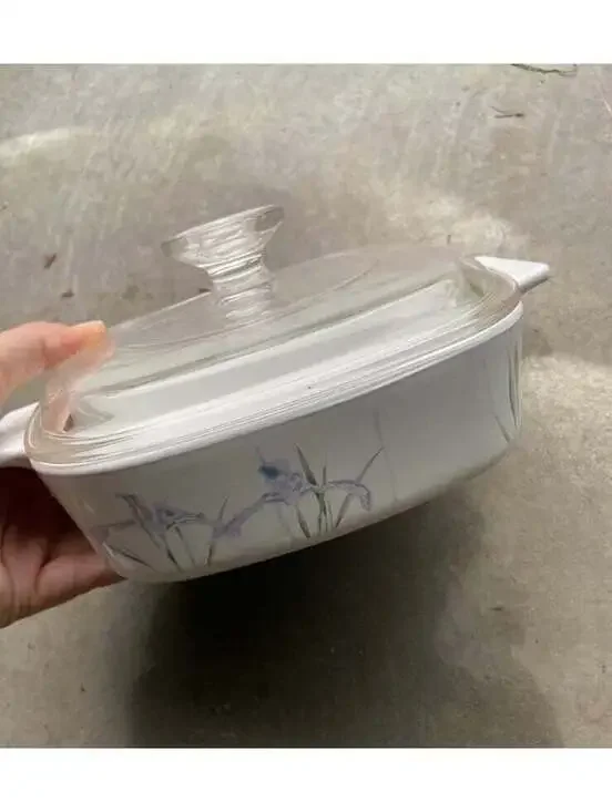 Corning ware casserole dish with lid - Iris Flowers