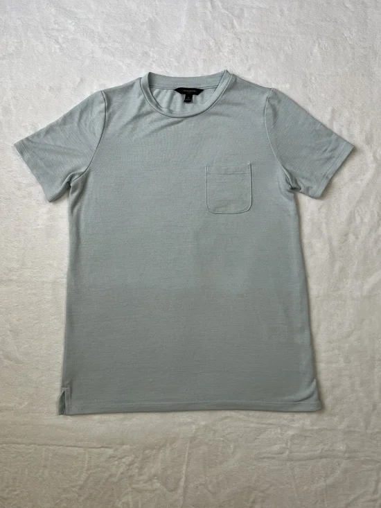 Banana Republic Mens Small Light Green Short Sleeve Pocket Tee Shirt Rayon Blend