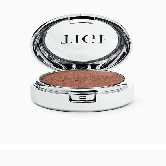 LAST ONE ❤️ TIGI bronzer shade gorgeous