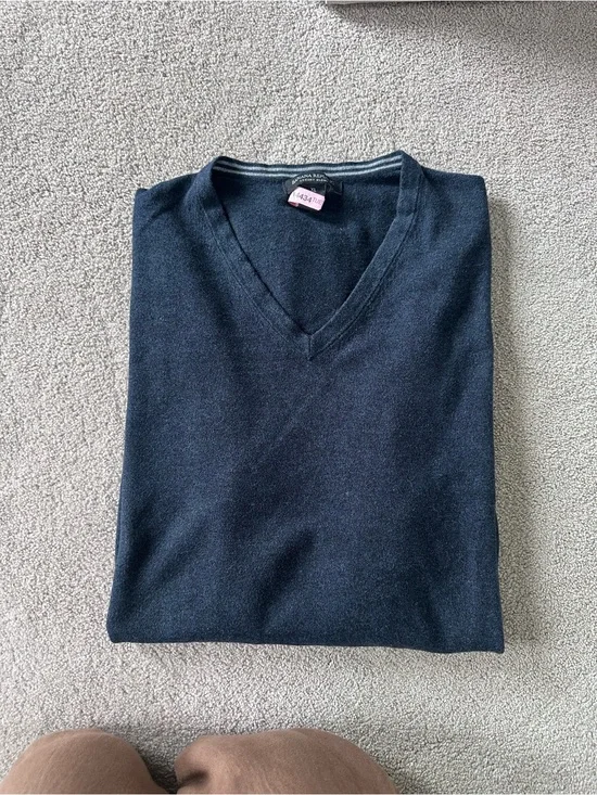Banana Republic Luxury Blend Men’s V-Neck Sweater – Size XL