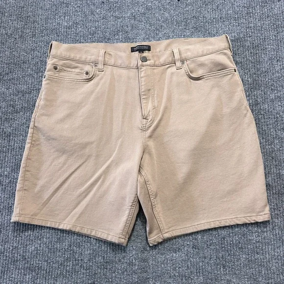 Banana Republic Traveler Chino Shorts Mens Size 35 Beige Casual‎ High Rise