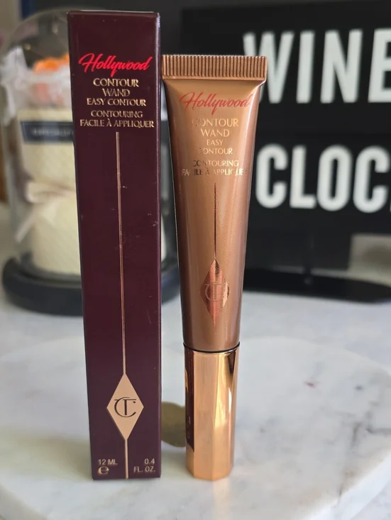 Charlotte Tilbury Hollywood Contour Wand in Shimmery Bronze & Rose Gold