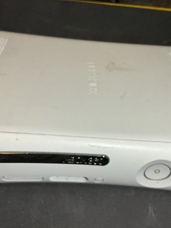Microsoft Xbox 360 White HDMI Console for Parts or Repair Does Not Read Disc