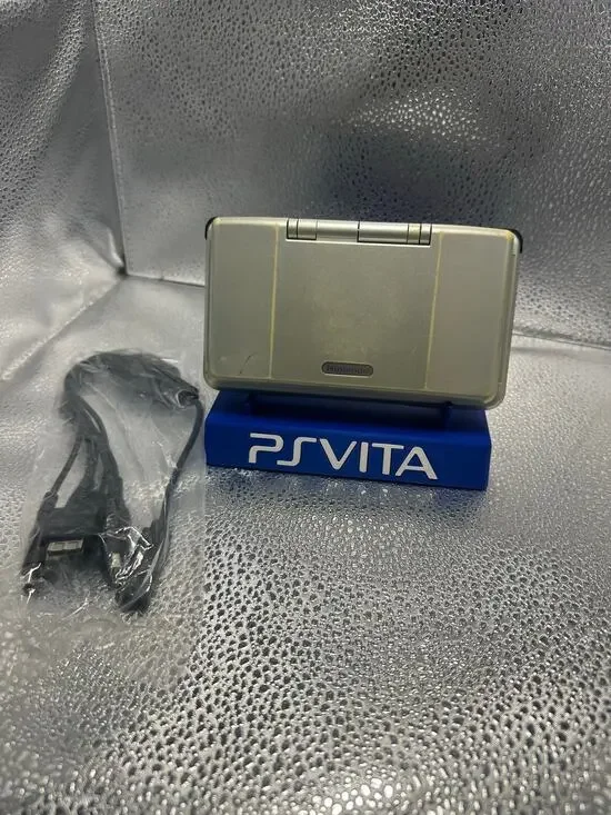 Sliver original phat nintendo ds w/replacment battery & usb charger