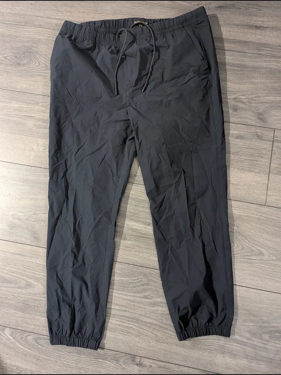 Banana Republic Men's Black Jogger Pants with Drawstring