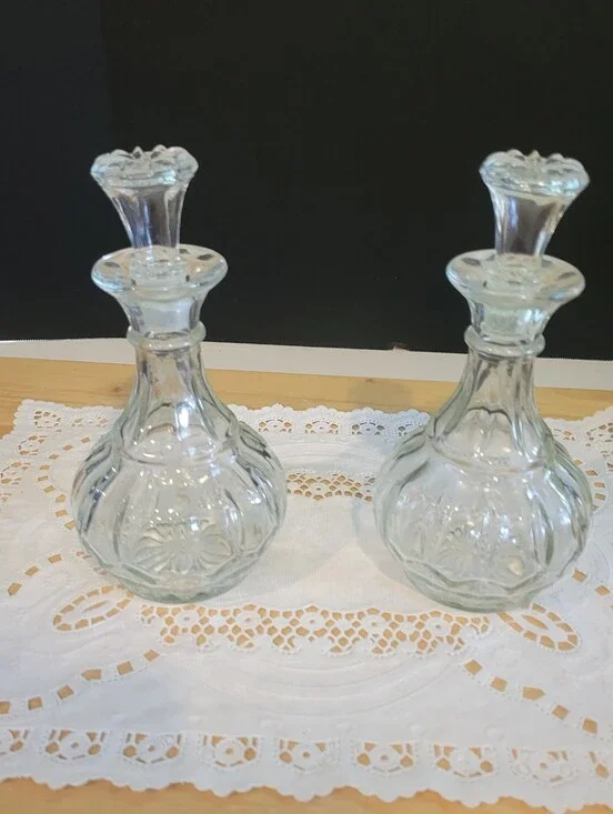 Set Of 2 Clear Glass Oil/Vinegar Decanters With Stoppers EUC