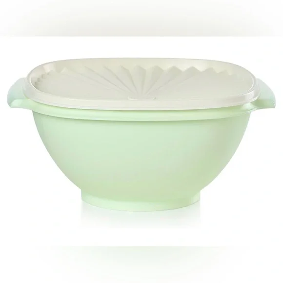 Tupperware Heritage Collection 11.75 Cup Bowl with Starburst Lid 2 Pack