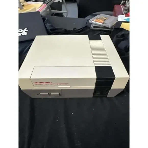 Smooth Top Nintendo Entertainment System NES Console - Gray (NES-001) Near Mint