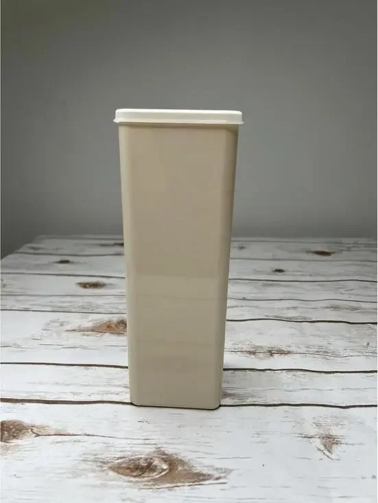 Tupperware Vintage Square‎ Tan Plastic Cracker Saver Container