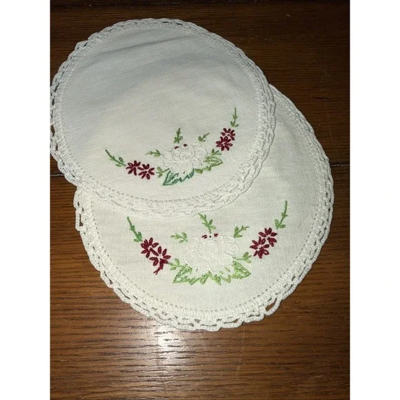 Round Vtg Pair Embroidered‎ Crocheted Trim Doilies Flowers Leaves 8