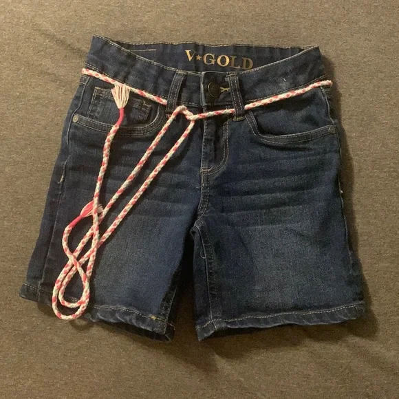 Girls V‎ Gold short size 7