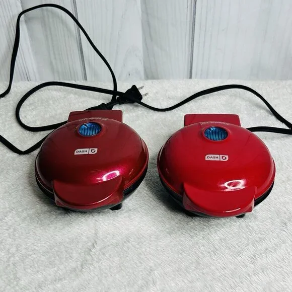 Dash Gingerbread Man Mini Waffle Maker Red Non-Stick 4