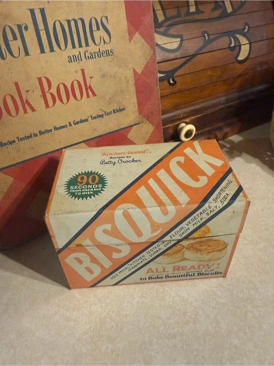 Vintage Betty Crocker Recipe box Bisquick Advertising Metal Tin Box Recipe Cards