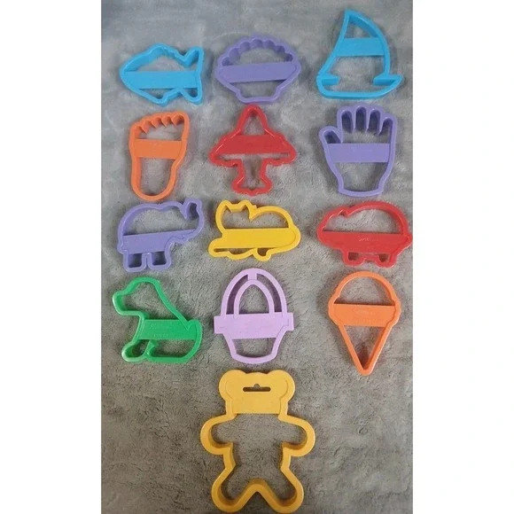 13 Vtg‎ Wilton Cookie Cutters Assorted 1992 Animals Boat Hand Foot Plane READ