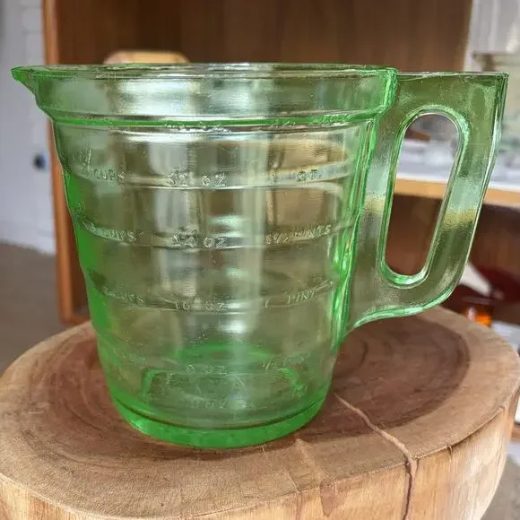 Rare T&S Torrington Handimaid Green Depression Uranium Glass 5 Cup Measuring Cup