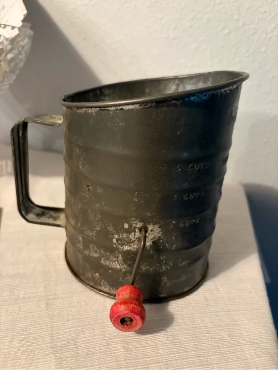 Vintage 1950s Brite-Pride 5 Cup Flour Sifter Red Wood Handle USA
