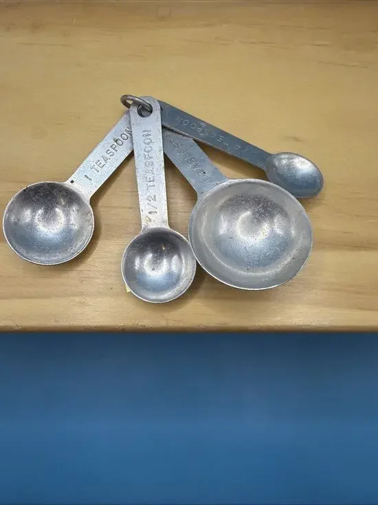 Vtg Set of 4 Aluminum Measuring Spoons on Ring - 1950’s Patina Farmhouse Cottage