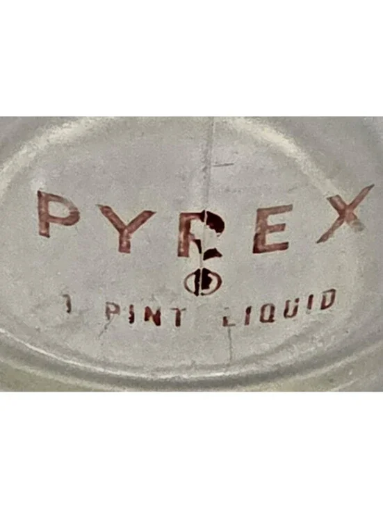 Vintage PYREX 516 2 Cup 1 Pint Red Letter Glass Measuring Cup USA Made 1940s
