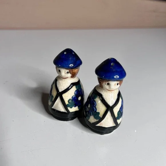 Vintage Ceramic Dutch Folk‎ Art Salt and Pepper Shakers Blue Floral 2 Inch