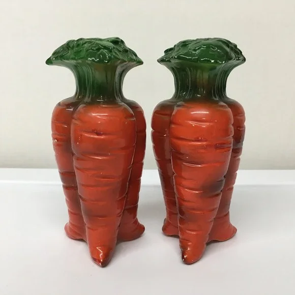 Vintage‎ Bunch of Carrots Ceramic Salt and Pepper Shakers Japan Kitschy 6
