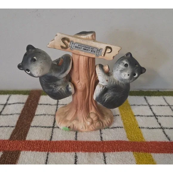 Vintage Great Smoky Mountains Bear Salt and Pepper Shakers Set Japan Ceramic