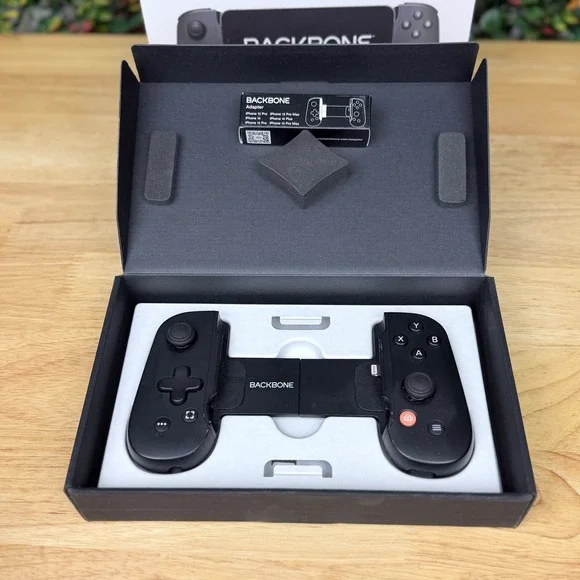 Backbone One Mobile Gaming Controller for iPhone Lightning Black BB-02-B-R Boxed