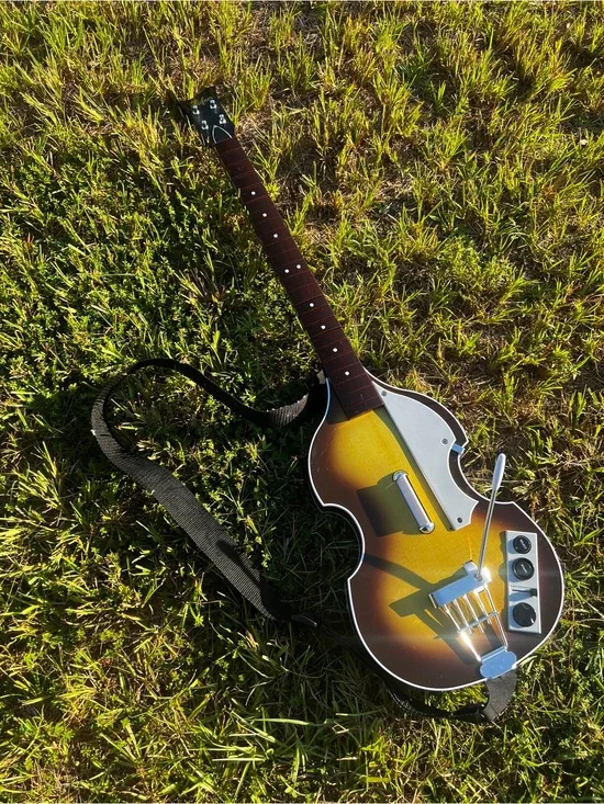 CLEAN PS3 Rockband Wireless Beatles Hofner Guitar Fender Controller