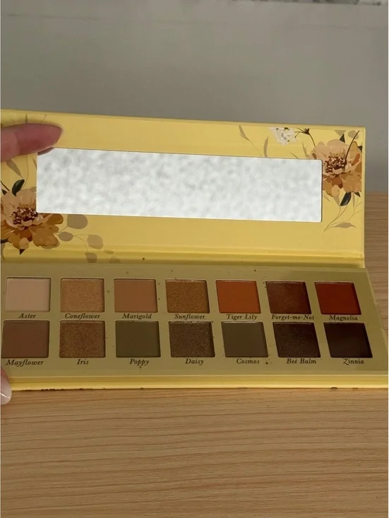 Laura Geller Wildflower Wishes 14 Multi-Finish Eyeshadow Palette