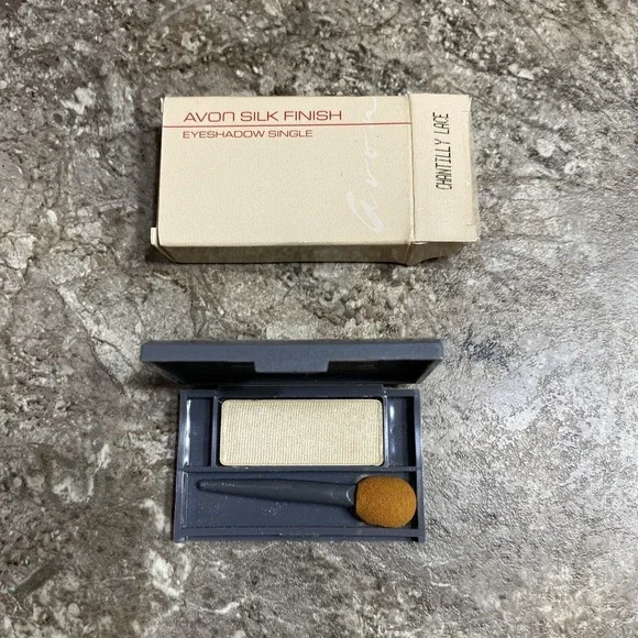 Original Avon Silk‎ Finish Eyeshadow Single In Chantilly Lace